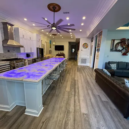 Blue Crawfish Boutique Hotel & Pool Bar-2